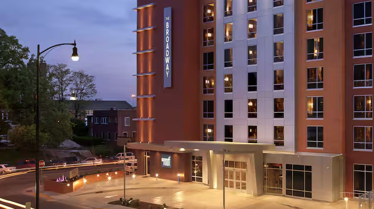 The Broadway Columbia DoubleTree by Hilton